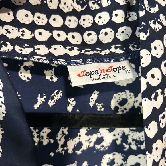 Tops 'N Tops Vintage Navy Pattern Long Sleeve V-Neck Button Down Blouse - Picture 6 of 10